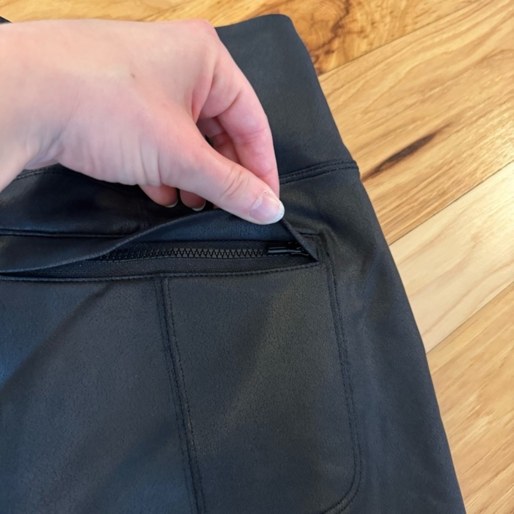 Athleta Delancey Gleam Tight Legging Lustre /Black Pants Size Medium Petite - Picture 8 of 10